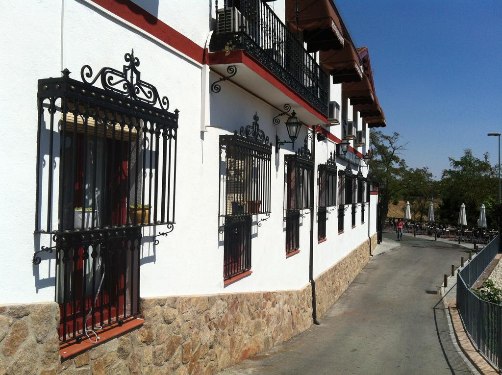 Hostal Paracuellos Paracuellos de Jarama Exterior foto